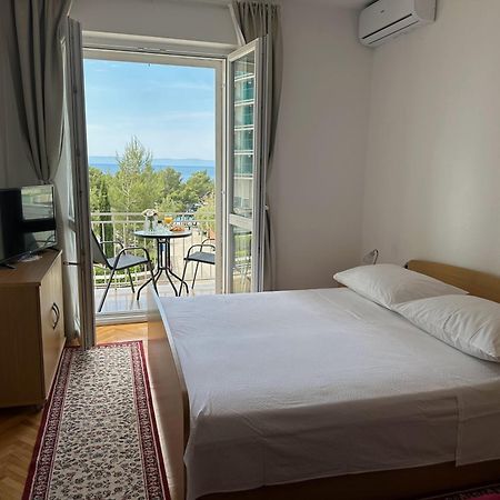 Spacious Family Apartment Near The Beach Makarska Exterior foto