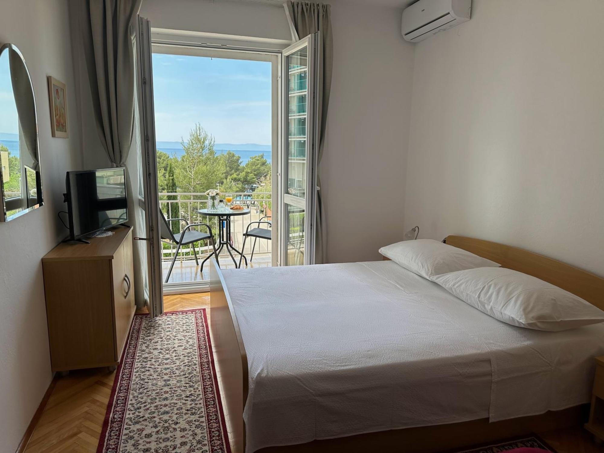 Spacious Family Apartment Near The Beach Makarska Exterior foto